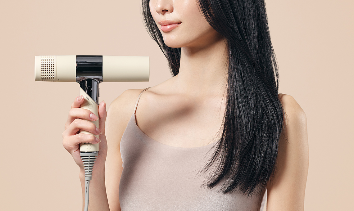 KINUJOヘアドライヤー使用イメージ